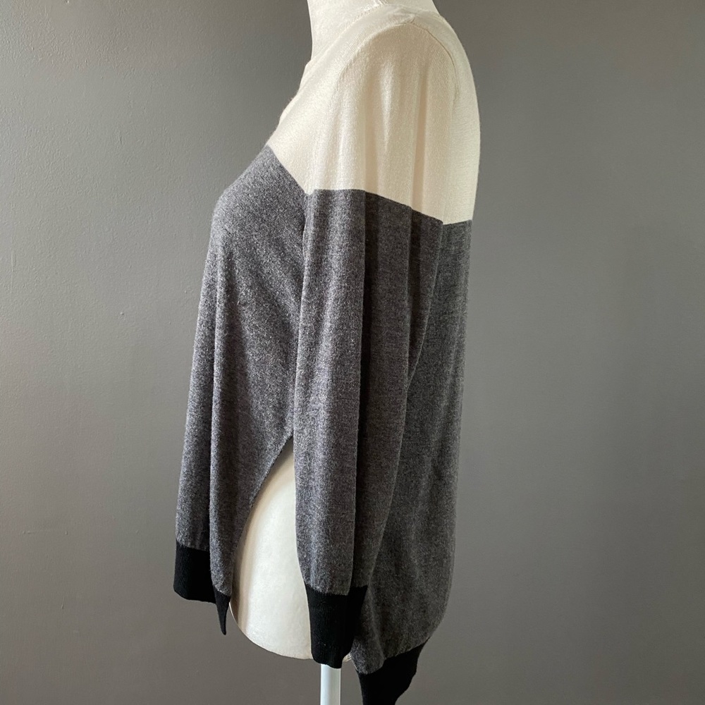 Block colored sweater - Picture 3 of 5
